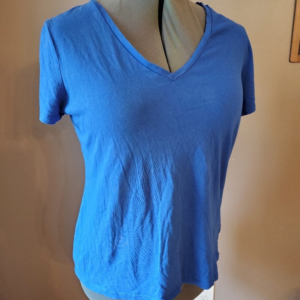Old Navy V neck short sleeved shirt